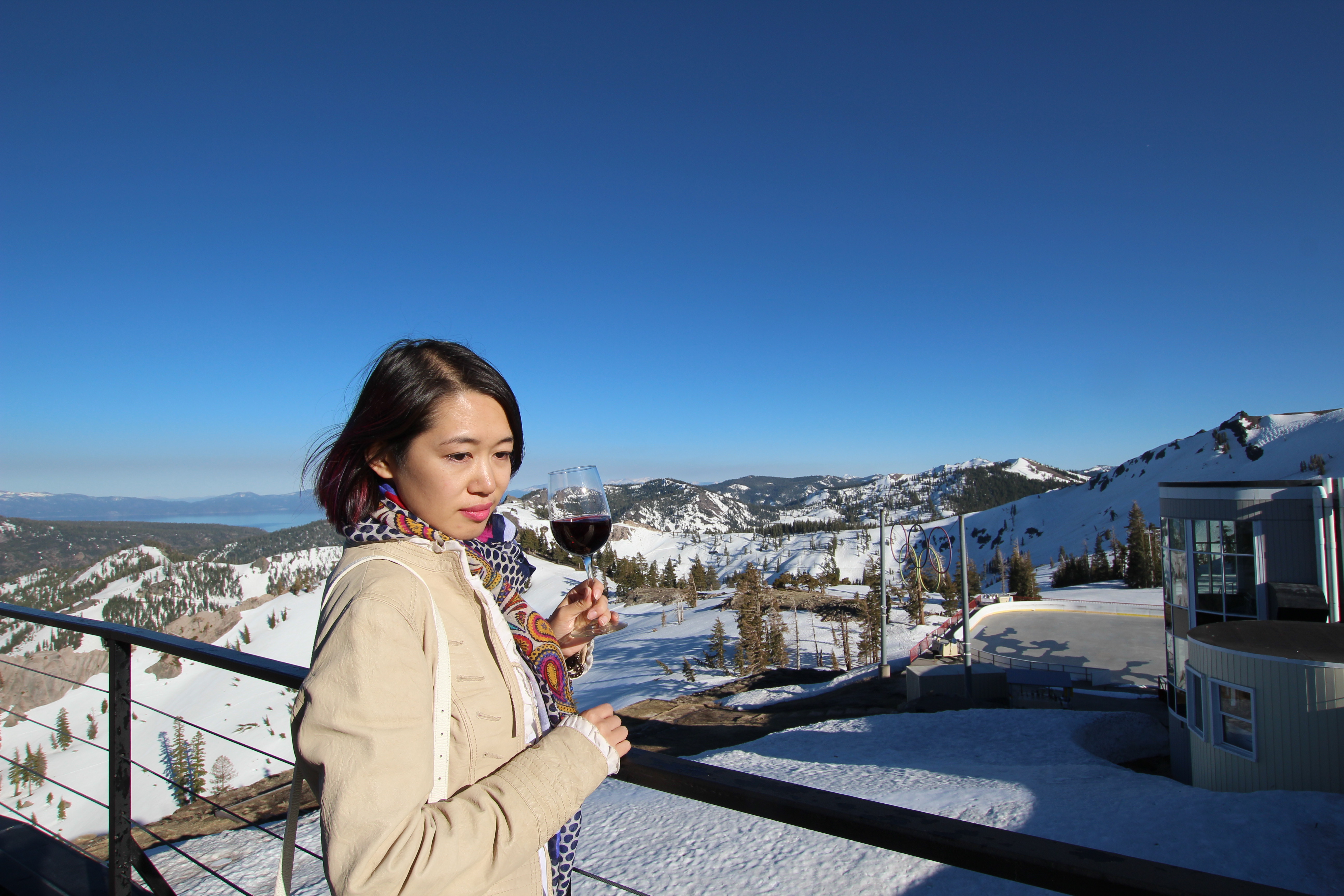 這里的夏天不止滑雪！熱辣比基尼秀點亮清涼之旅